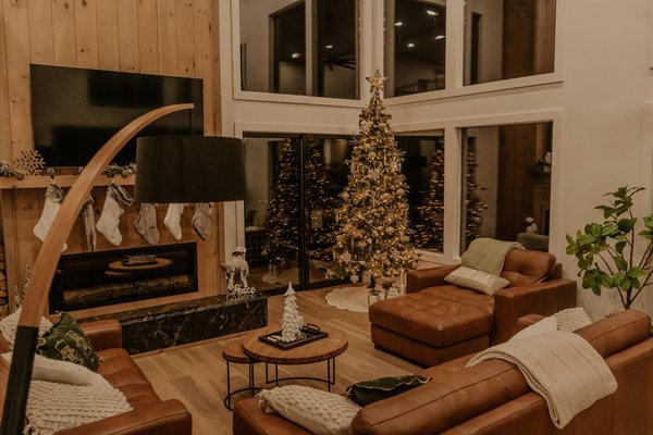 Idées déco salon minimaliste : éclairez avec élégance